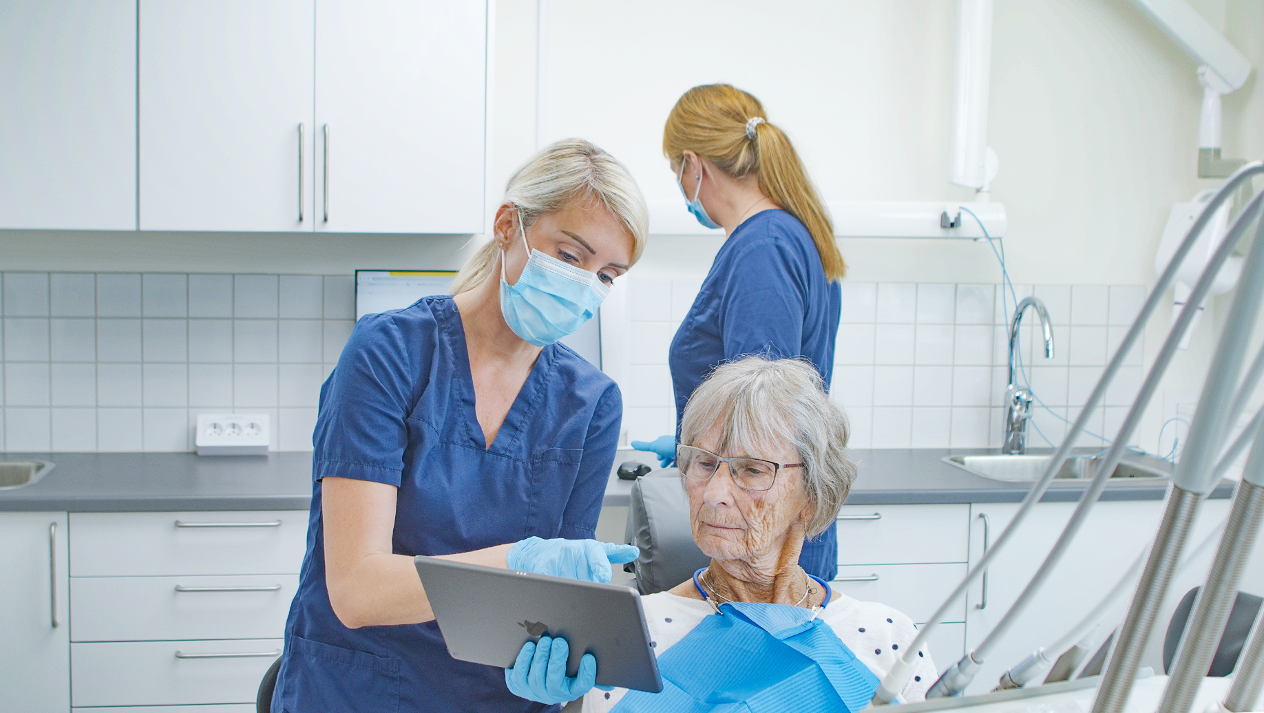 Dentist showing OsstellConnect to her patient